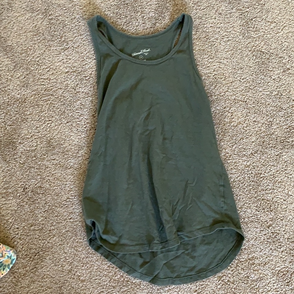 Universal Thread Green Tank - Picture 2 of 3